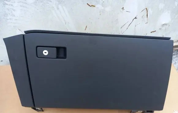 Volkswagen Touareg III Glove box 761857114