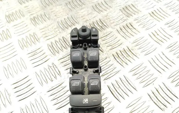 Volvo XC70 Electric window control switch 30773269 03454200