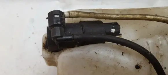 Nissan Almera Tino Windscreen/windshield washer pump