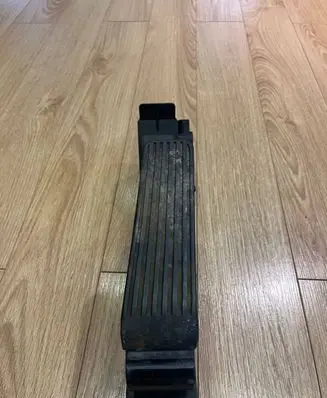 Mercedes-Benz S W220 Accelerator throttle pedal A2203000004