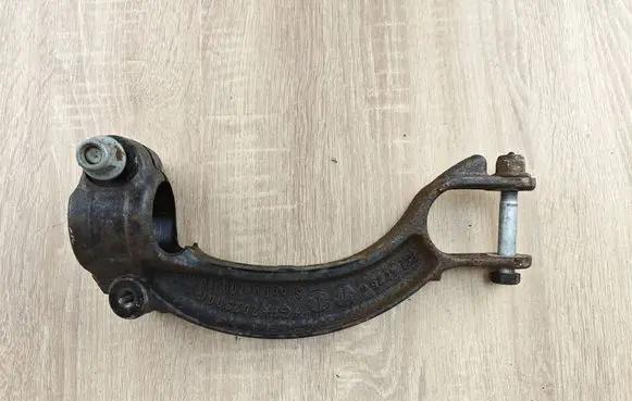 Audi A6 S6 C7 4G Lower shock absorber bracket 8K0413L