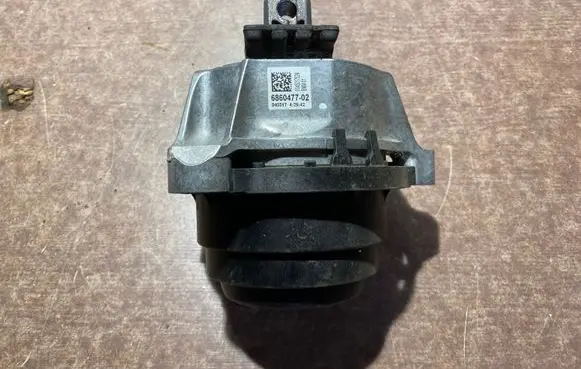 BMW 7 G11 G12 Engine mount bracket 686047702