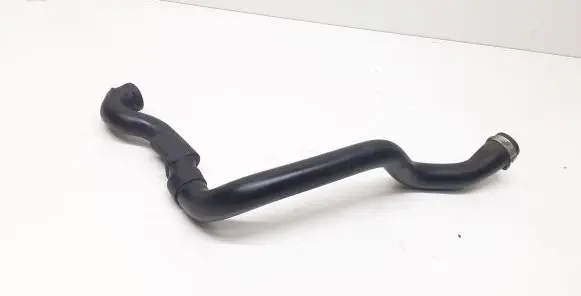 Volvo V70 Breather/breather pipe/hose 8670008