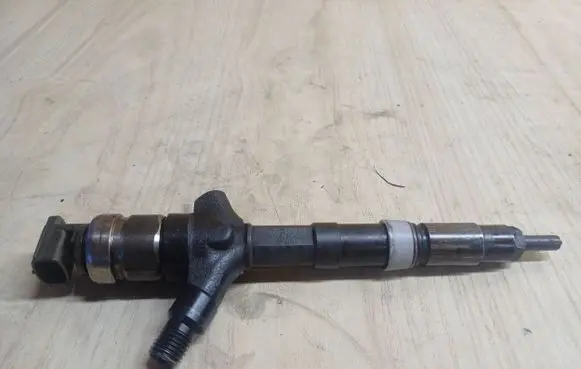 Toyota Corolla Verso E121 Fuel injector 236700G010