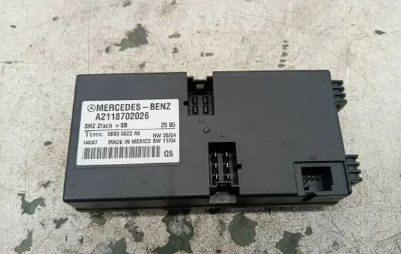 Mercedes-Benz E W211 Seat control module A2118702026 146327 00005822A9