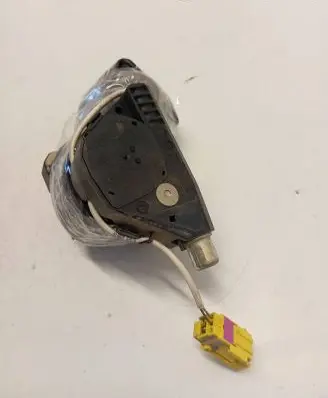 Volkswagen Caddy Front seatbelt 33014052