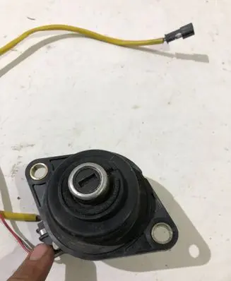 BMW 7 E38 Tailgate exterior lock 8150240