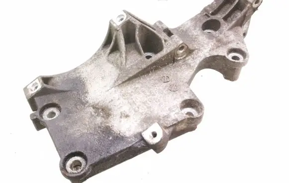 Skoda Octavia Mk2 (1Z) Generator/alternator bracket 03G903143A