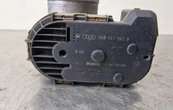 Audi A4 S4 B6 8E 8H Throttle valve 06B133062B