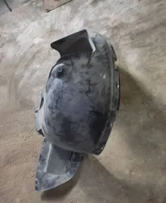 Front wheel arch liner splash guards