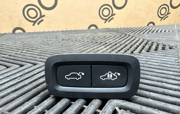 Volvo XC90 Tailgate/boot open switch button