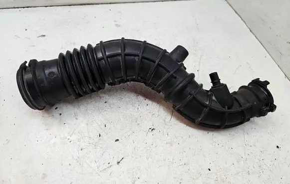 Renault Captur Turbo air intake inlet pipe/hose 165764382R