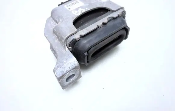 Mini One - Cooper Coupe R56 Engine mount bracket 6778645 6772038