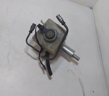 BMW 5 E60 E61 Brake fluid reservoir 32067179