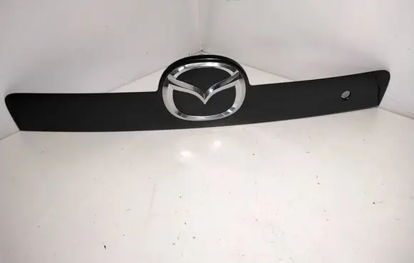 Tailgate trim