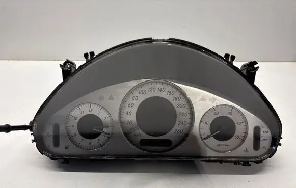 Mercedes-Benz E W211 Speedometer (instrument cluster) A2115400948