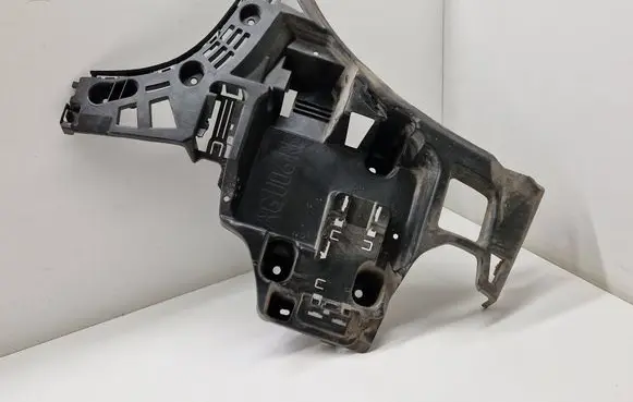 Rear bumper mounting bracket
