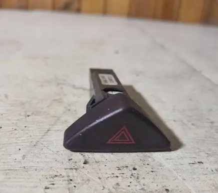 Volvo V70 Hazard light switch 9441045 00W053