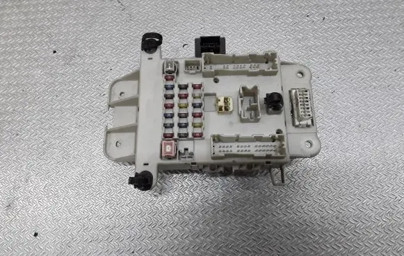 Toyota RAV 4 (XA20) Fuse module