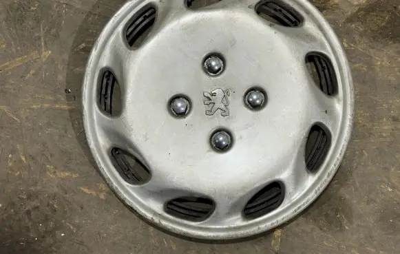 Peugeot 406 R15 wheel hub/cap/trim 9619800777