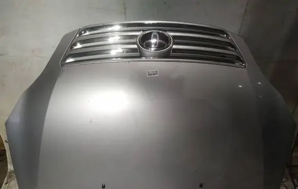 Toyota Avensis Verso Engine bonnet/hood PILKAS