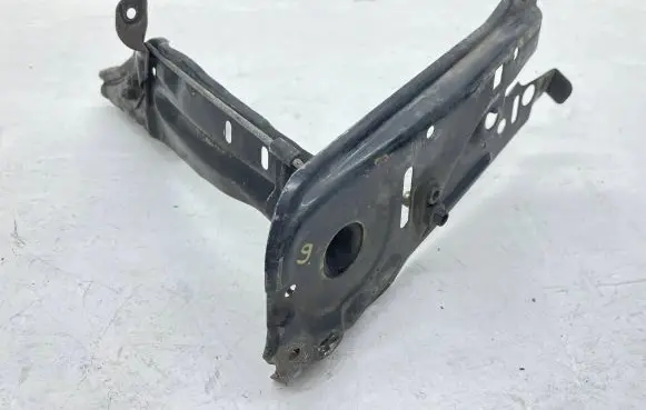 Audi 80 90 B3 Radiator support slam panel bracket 