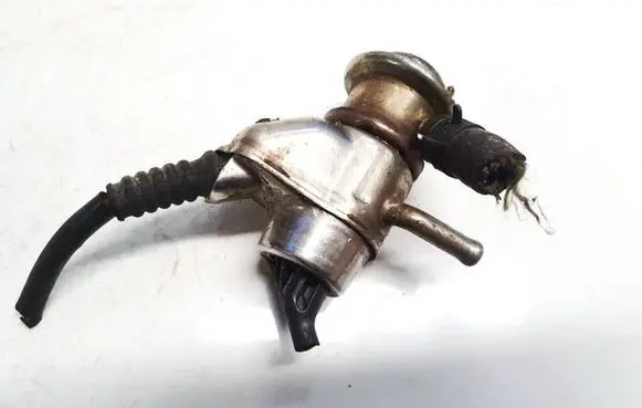 Audi A5 8T 8F Fuel pressure sensor 0444025018 221015073815