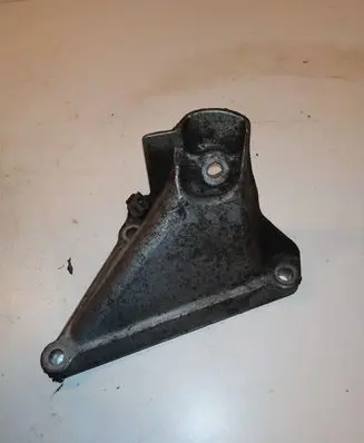 Engine mounting bracket