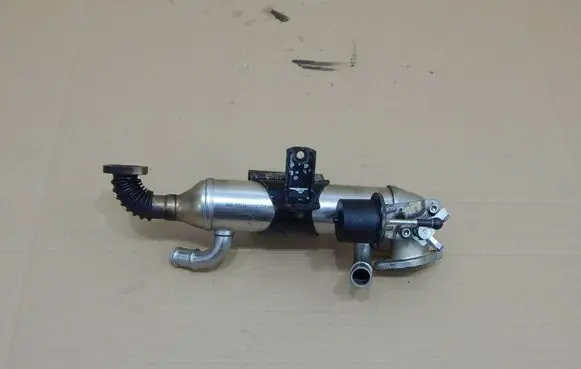 Volkswagen Multivan T5 EGR valve cooler 070131512F