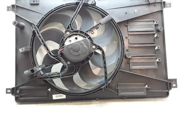 Volvo S60 Electric radiator cooling fan 8240543 P31293778