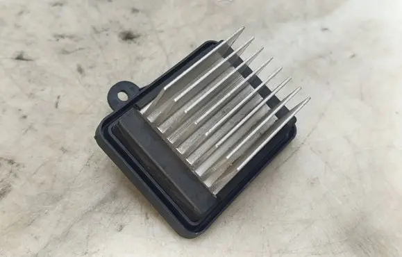 Opel Corsa F Heater blower motor/fan resistor 7015011004 H20P10