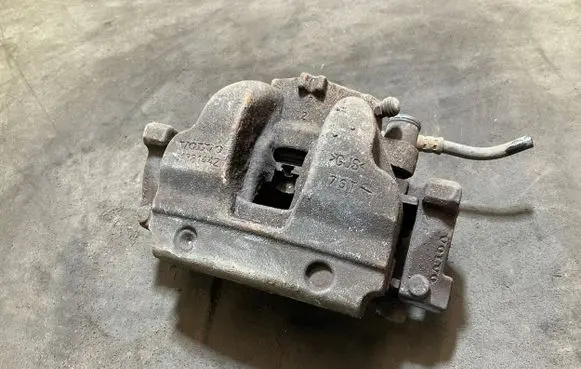 Volvo XC90 Front brake caliper 31381442