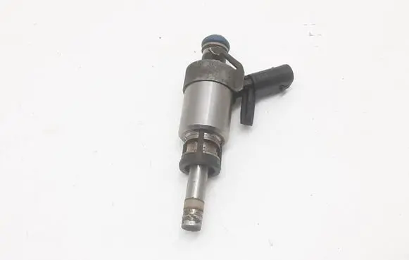 Volkswagen PASSAT B7 USA Fuel injector 06A906036C