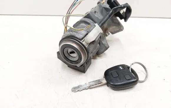 Toyota Avensis T250 Ignition lock 450200504 N0501517