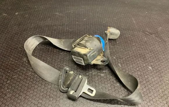 Chrysler Voyager Third row seat belt E327020002