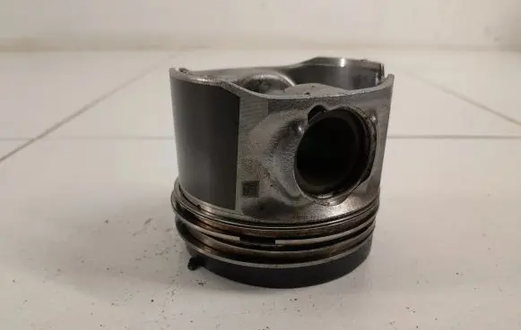 BMW X6 E71 Piston 84L110