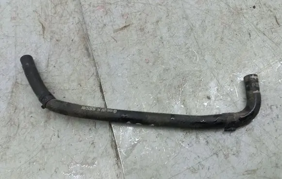 Volkswagen Jetta VI Engine coolant pipe/hose 04E122447