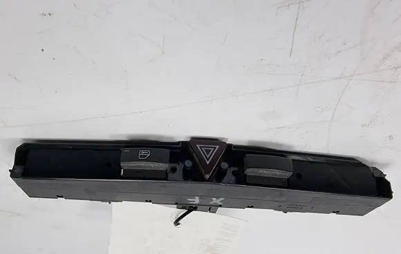 Opel Astra H Hazard light switch 13100105