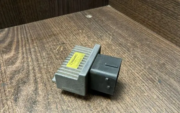 Renault Master III Glow plug pre-heat relay 8200859243