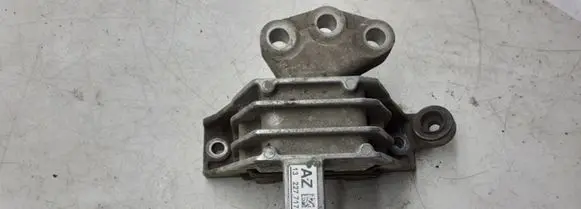 Opel Insignia A Engine mount bracket AZ13227717