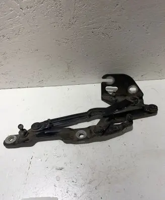 Audi A4 S4 B5 8D Tailgate/trunk/boot hinge 3B5827301A