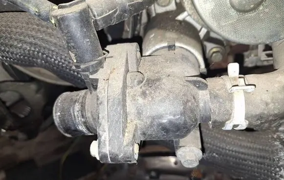 Ford Mondeo Mk III Engine coolant pipe/hose