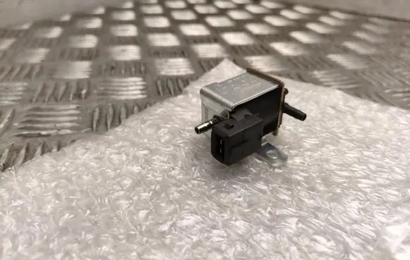 Audi A6 S6 C6 4F Turbo solenoid valve 721895550
