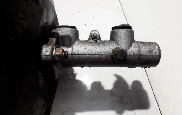 Mazda 626 Master brake cylinder