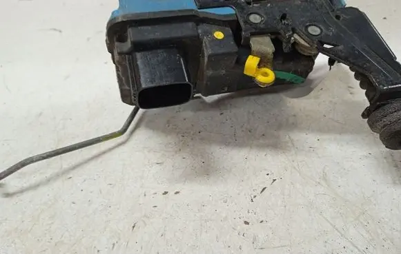 Volvo S80 Front door lock 9485305