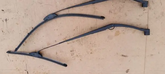 Nissan Qashqai Front wiper blade arm