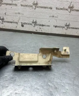 Renault Captur Fender mounting bracket 631227839R 071B