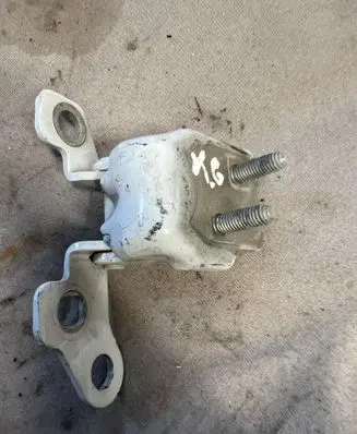 Renault Clio III Rear door upper hinge 