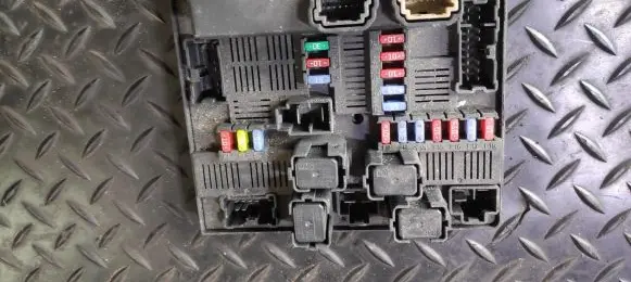 Renault Koleos I Fuse box set 284B7JY00A