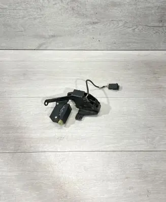 BMW 5 E39 Tailgate/trunk/boot lock/catch/latch 8384069